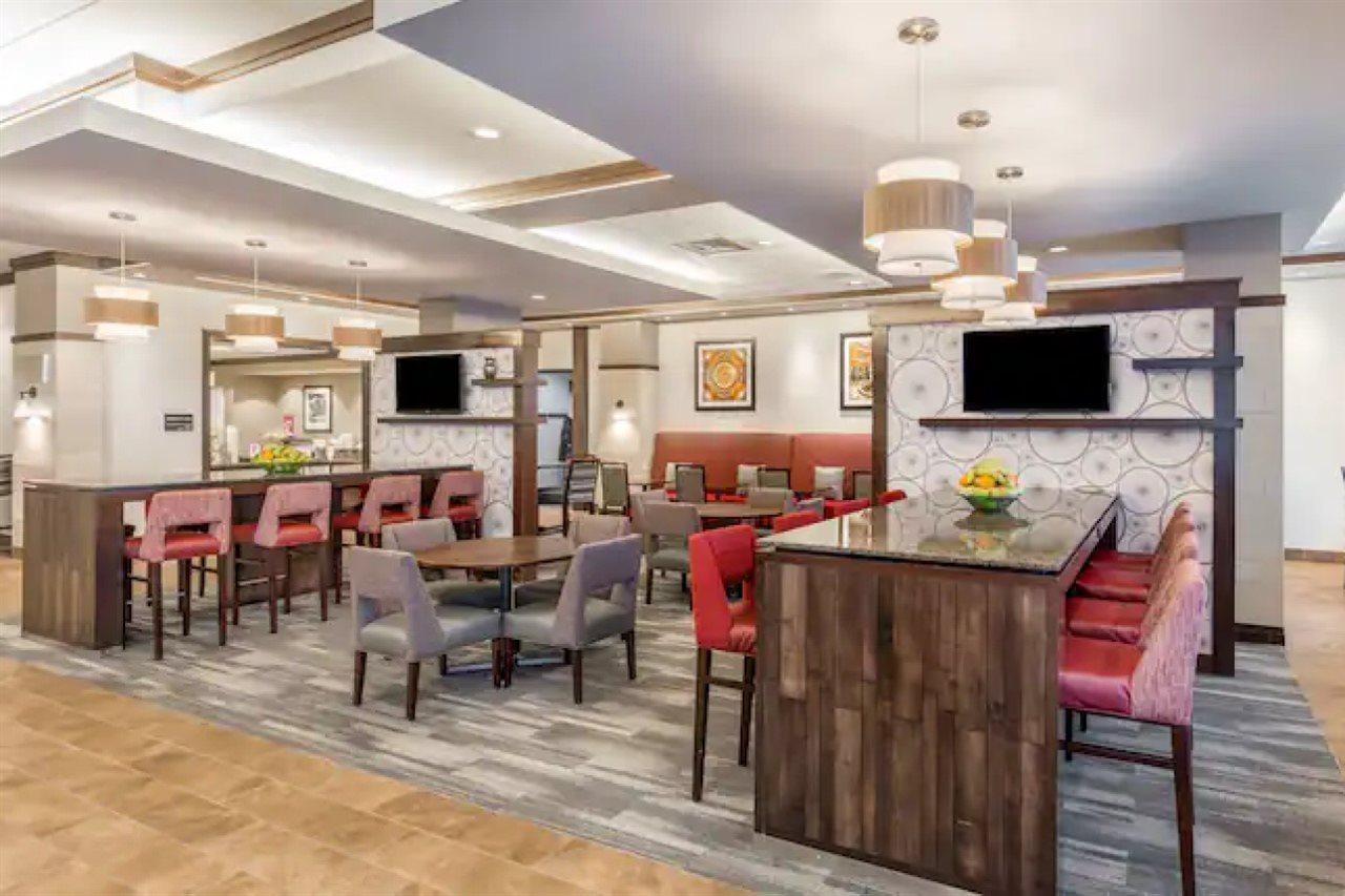 Hampton Inn & Suites Madison Downtown Екстер'єр фото