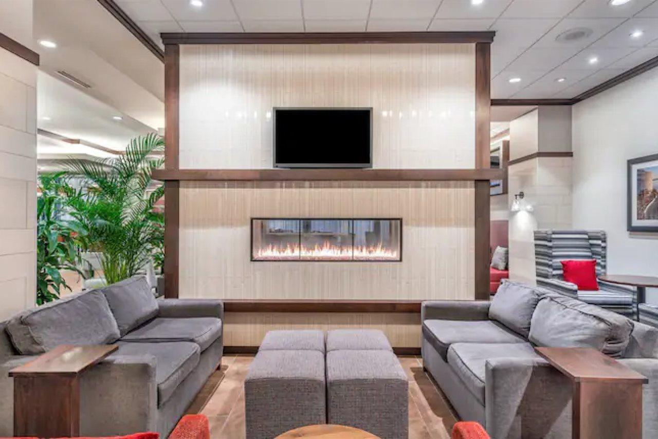 Hampton Inn & Suites Madison Downtown Екстер'єр фото