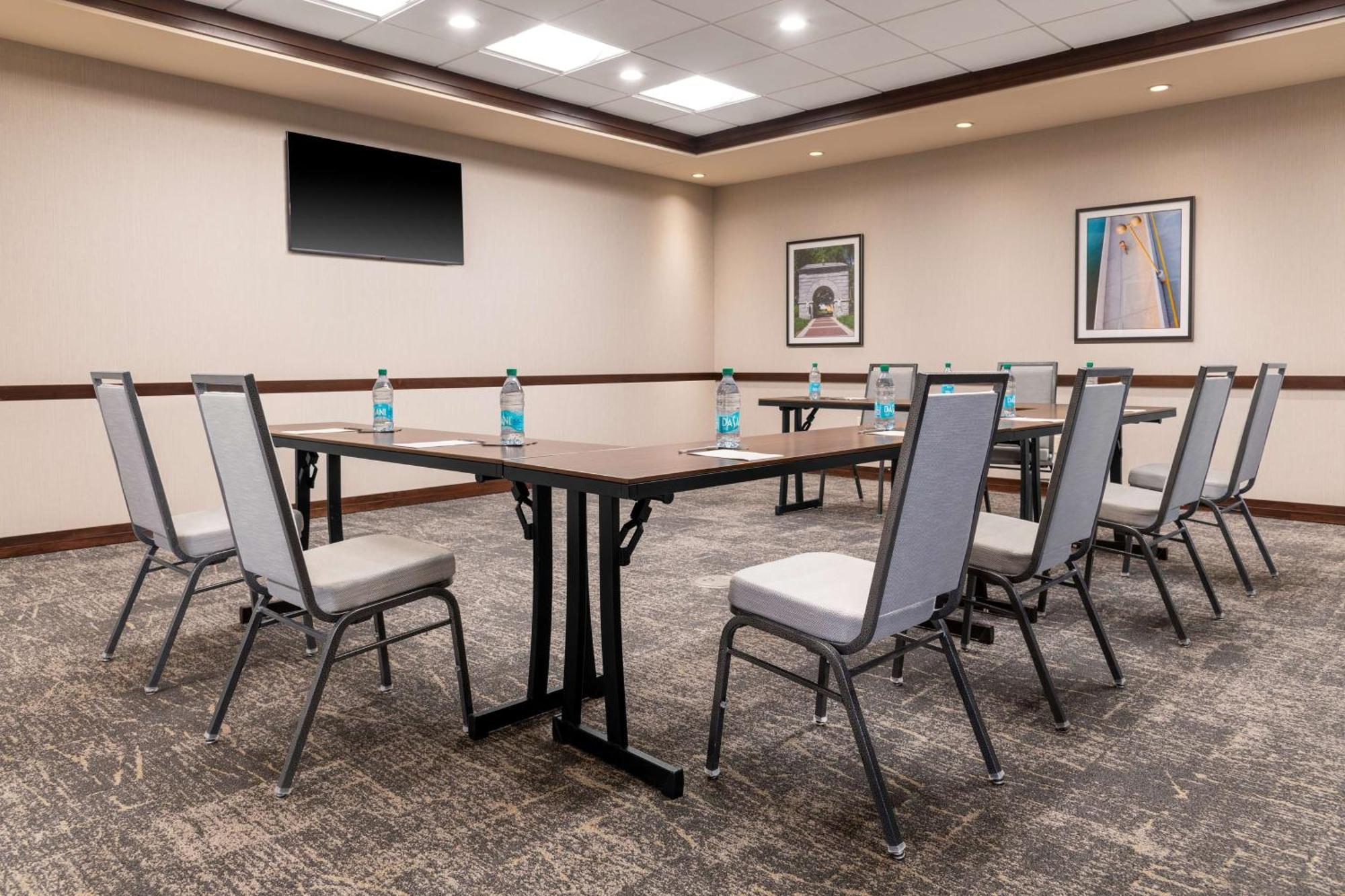 Hampton Inn & Suites Madison Downtown Екстер'єр фото