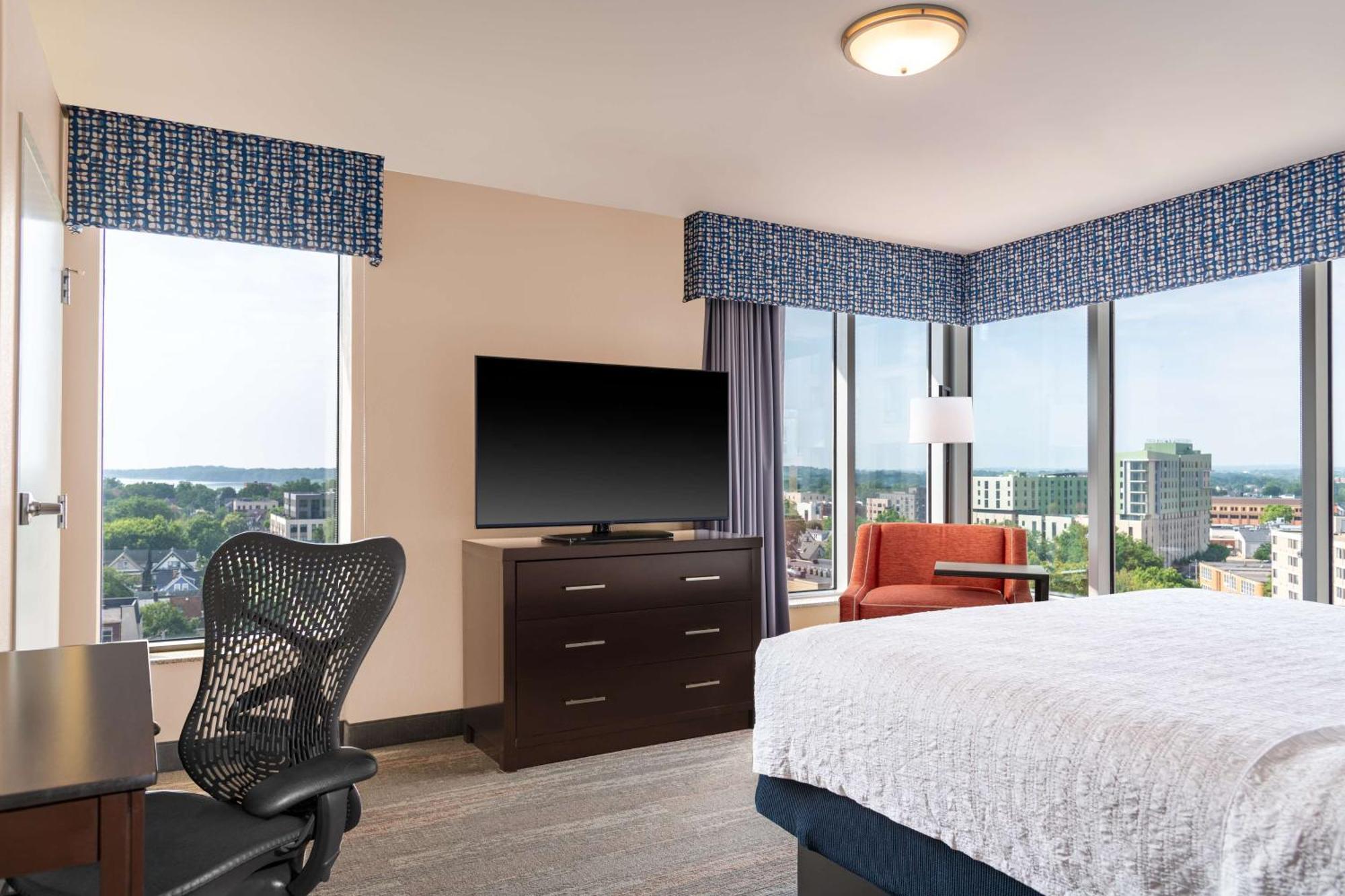 Hampton Inn & Suites Madison Downtown Екстер'єр фото