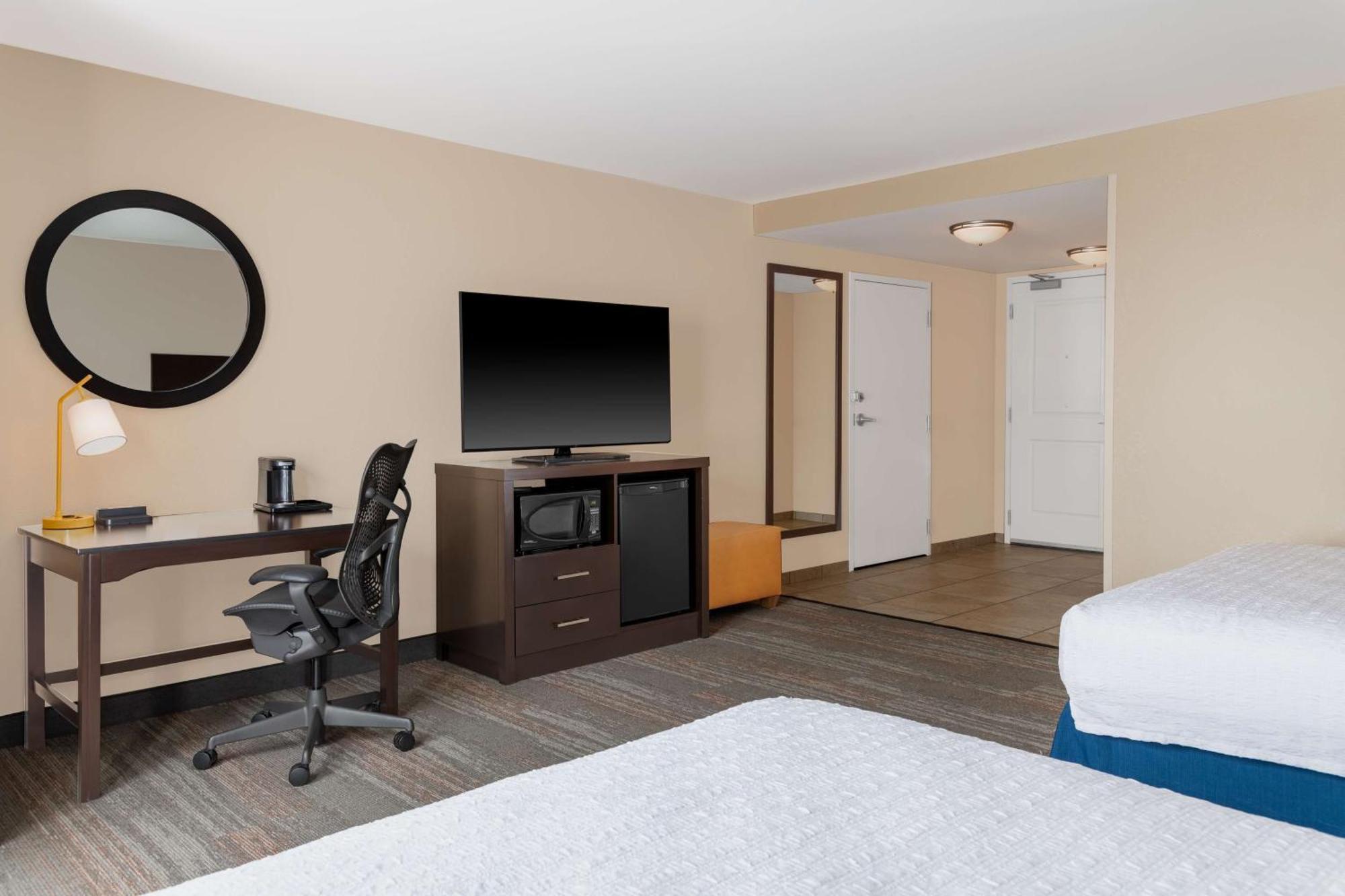 Hampton Inn & Suites Madison Downtown Екстер'єр фото