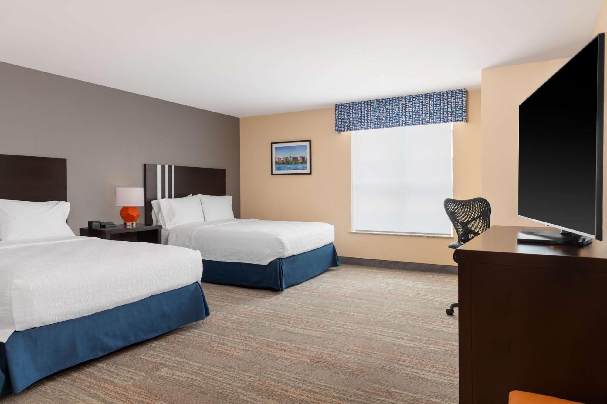 Hampton Inn & Suites Madison Downtown Екстер'єр фото
