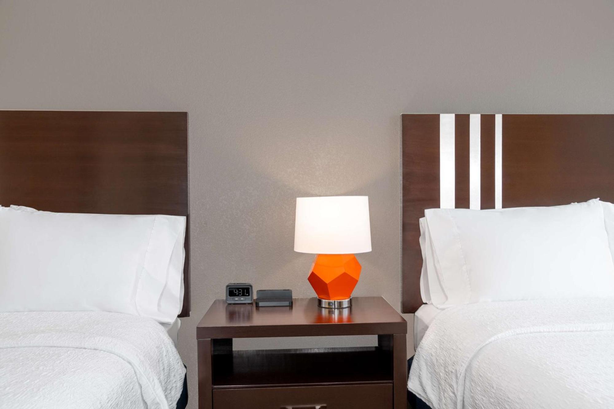 Hampton Inn & Suites Madison Downtown Екстер'єр фото