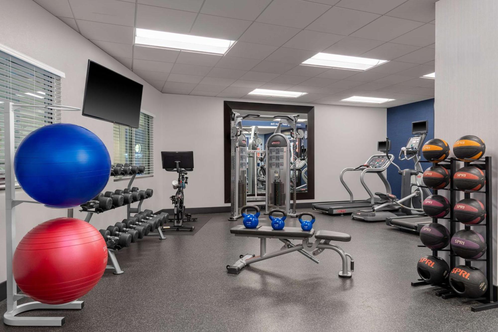 Hampton Inn & Suites Madison Downtown Екстер'єр фото