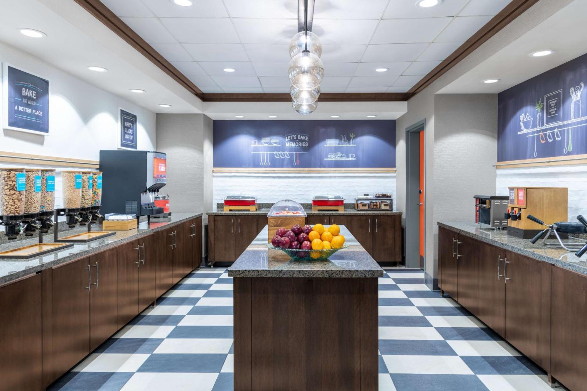 Hampton Inn & Suites Madison Downtown Екстер'єр фото