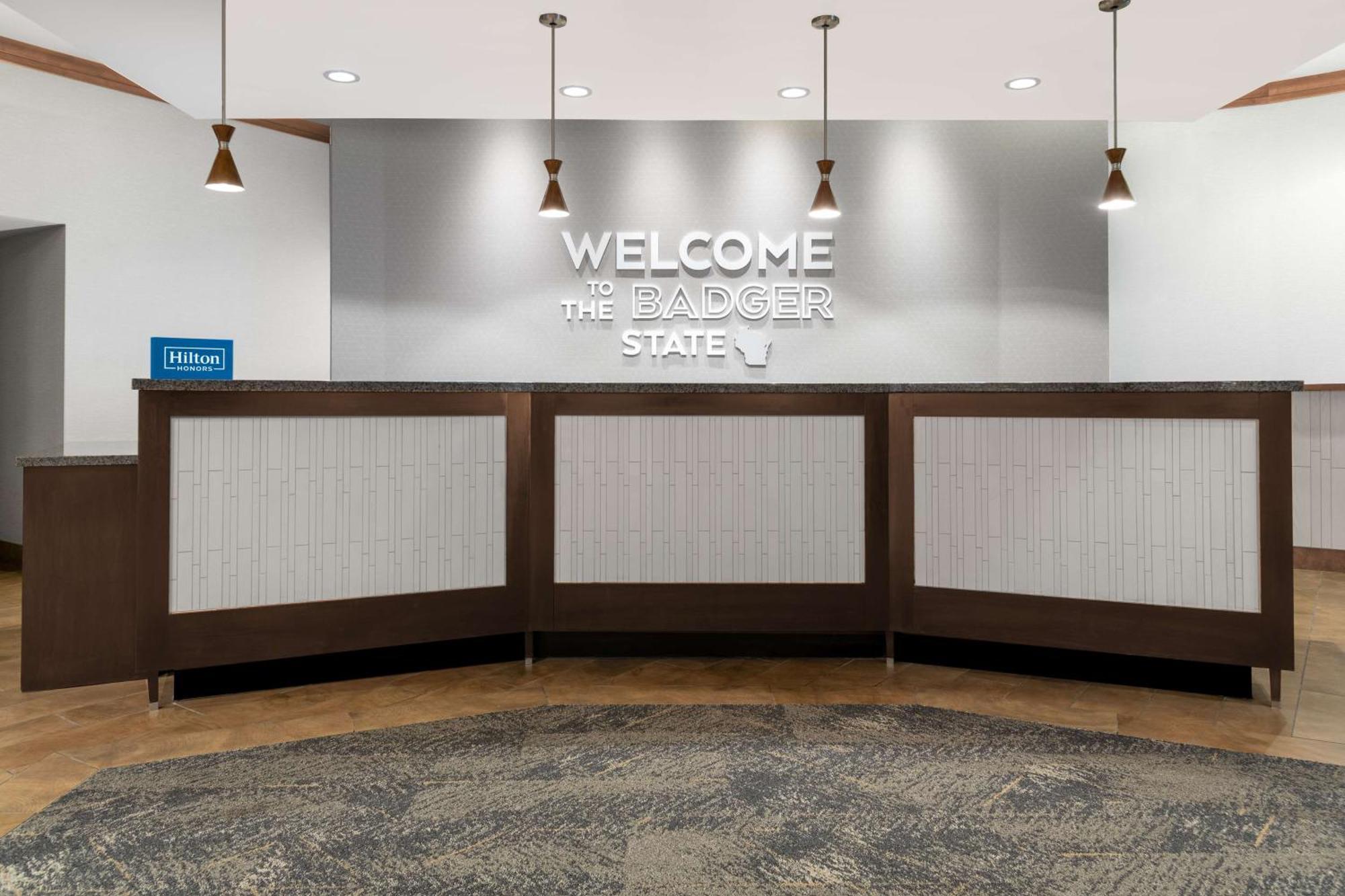 Hampton Inn & Suites Madison Downtown Екстер'єр фото